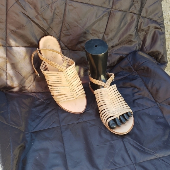 L.A.M.B.beige‎ leather strappy thong sandals - Picture 2 of 9